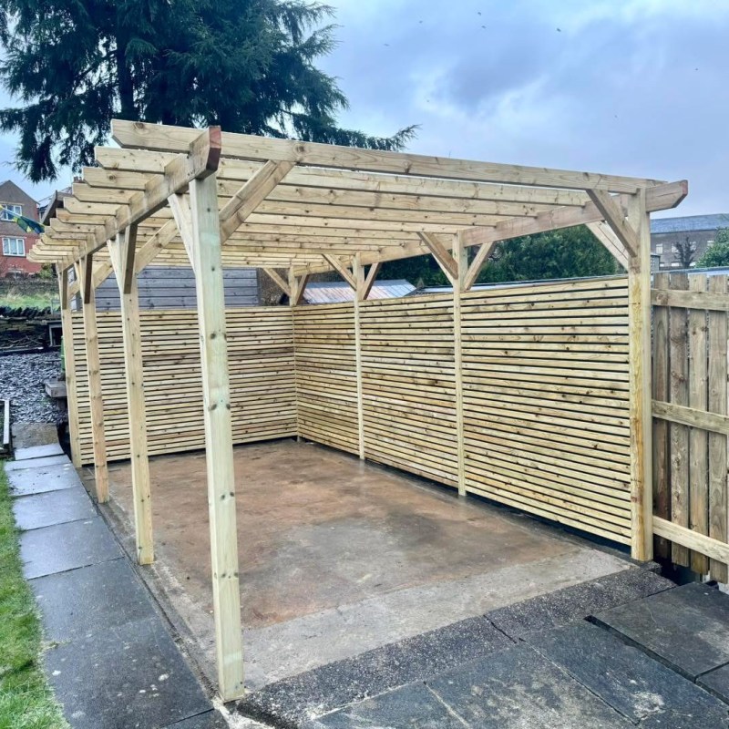 Large Pergola and&nbsp;Fencing