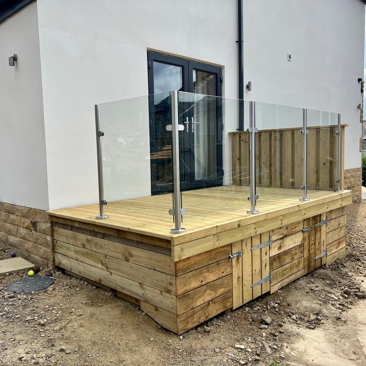 Decking with Glass&nbsp;Balustrades